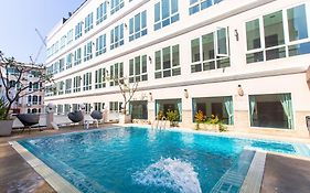 Sun Sky Resort Near Beach